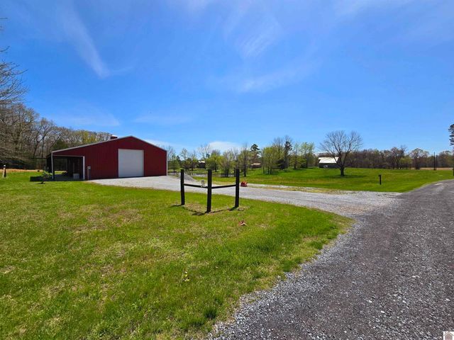 1775 S Wadesboro Road, Benton, KY 42025