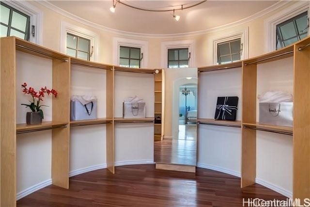 525 Moaniala Street, Honolulu, HI 96821