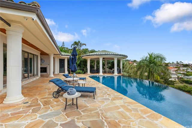 525 Moaniala Street, Honolulu, HI 96821