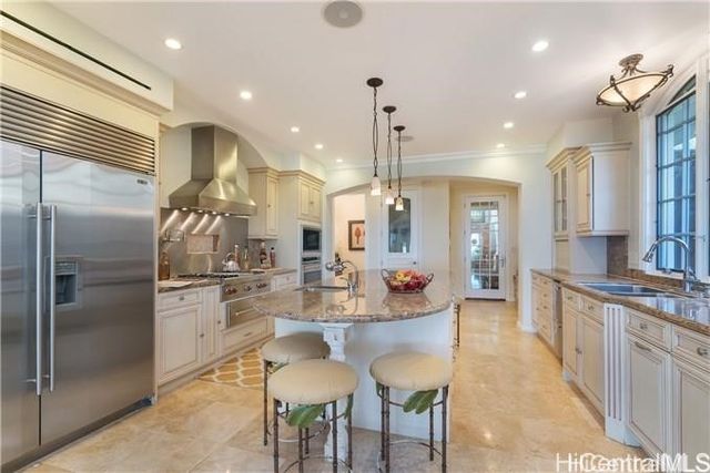 525 Moaniala Street, Honolulu, HI 96821