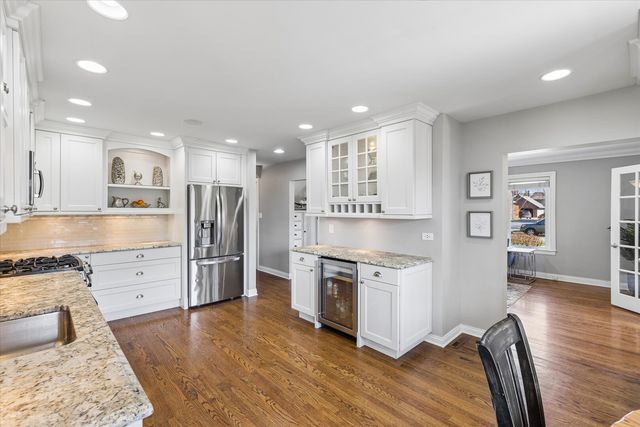 454 S YALE Avenue, Villa Park, IL 60181