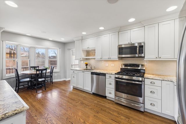 454 S YALE Avenue, Villa Park, IL 60181