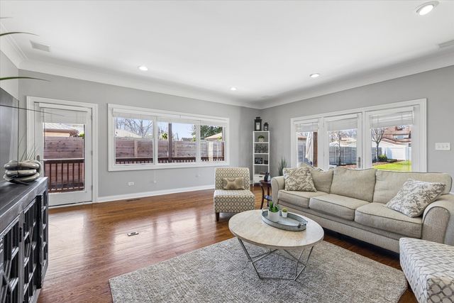 454 S YALE Avenue, Villa Park, IL 60181