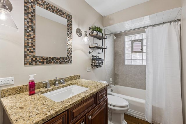 454 S YALE Avenue, Villa Park, IL 60181