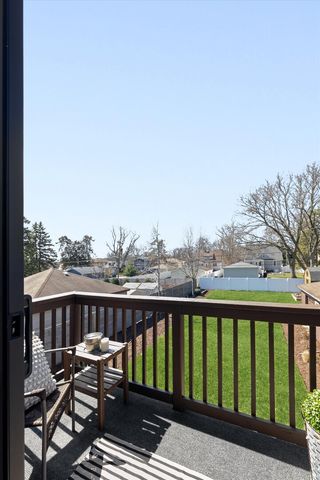 454 S YALE Avenue, Villa Park, IL 60181