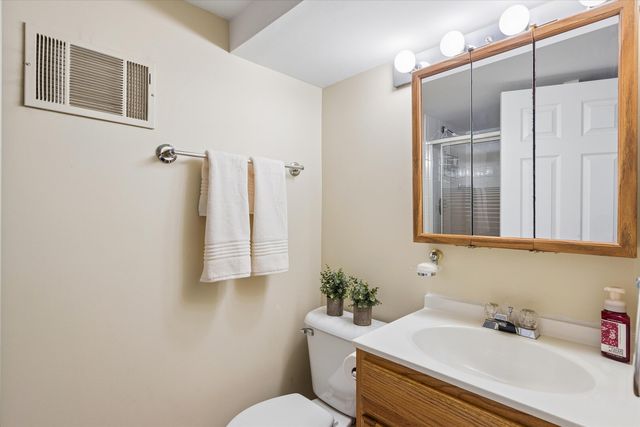 454 S YALE Avenue, Villa Park, IL 60181