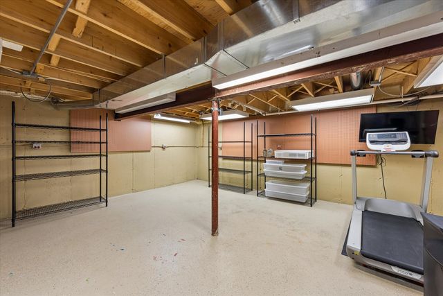 454 S YALE Avenue, Villa Park, IL 60181