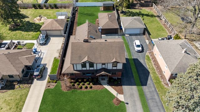 454 S YALE Avenue, Villa Park, IL 60181