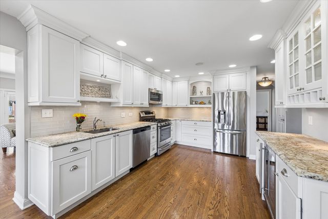 454 S YALE Avenue, Villa Park, IL 60181