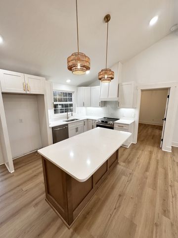 106 Lucinda Ln, Hendersonville, TN 37075