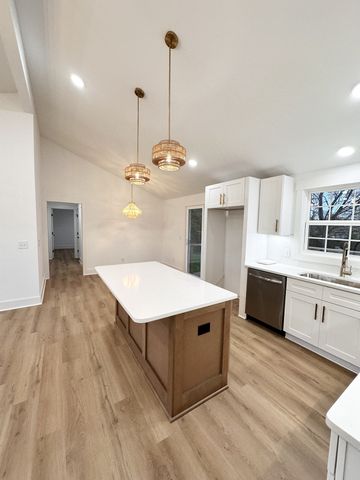 106 Lucinda Ln, Hendersonville, TN 37075