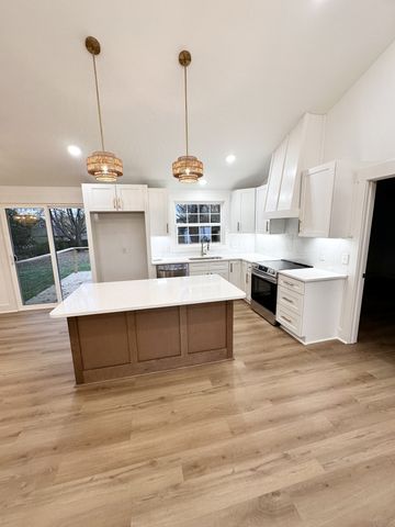 106 Lucinda Ln, Hendersonville, TN 37075