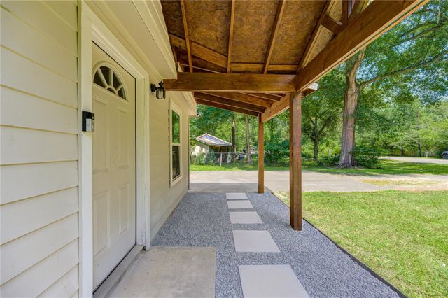 411 Waterfall Drive, Huffman, TX 77336