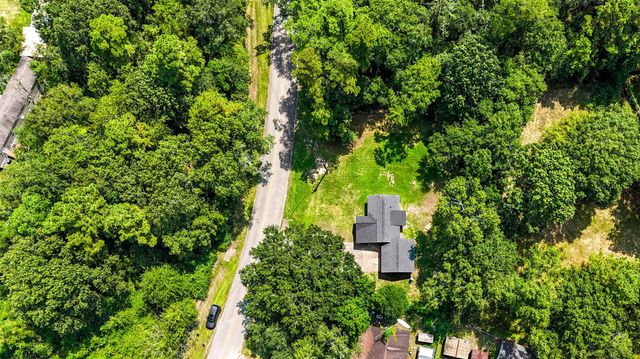 411 Waterfall Drive, Huffman, TX 77336