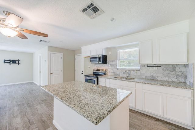 411 Waterfall Drive, Huffman, TX 77336