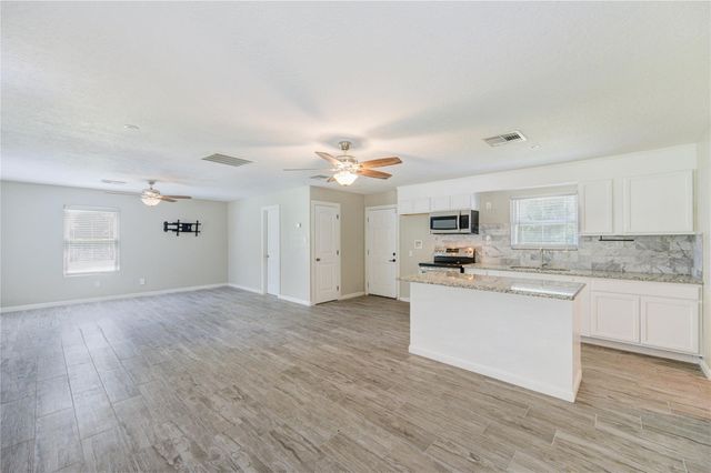 411 Waterfall Drive, Huffman, TX 77336