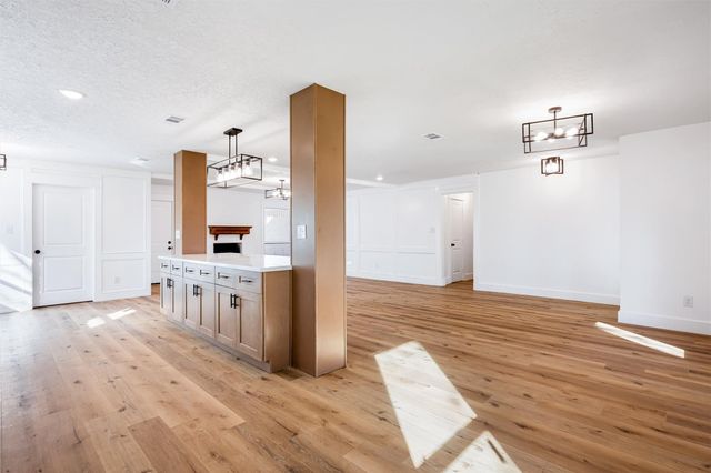 402 W Castle Harbour Drive, Friendswood, TX 77546