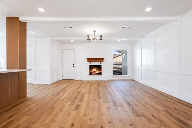 402 W Castle Harbour Drive, Friendswood, TX 77546