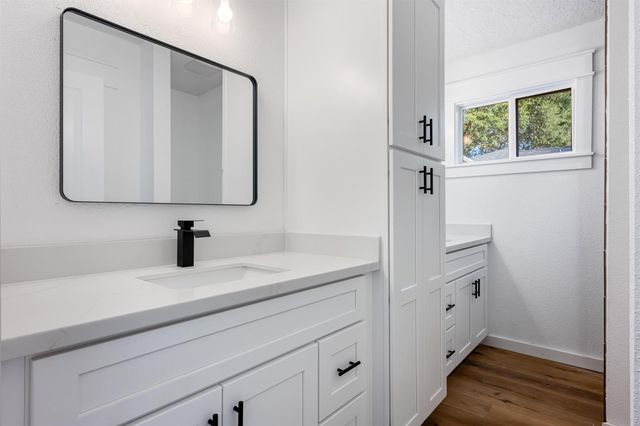 402 W Castle Harbour Drive, Friendswood, TX 77546