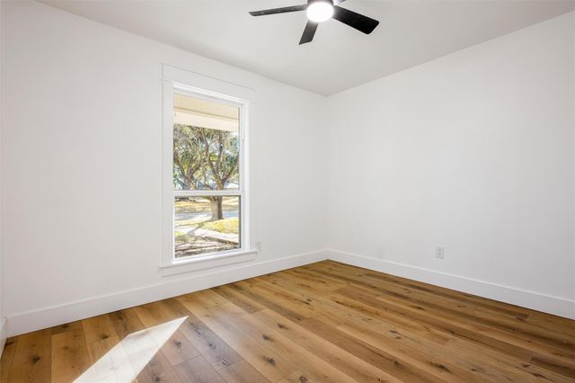 402 W Castle Harbour Drive, Friendswood, TX 77546