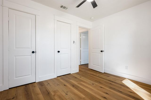 402 W Castle Harbour Drive, Friendswood, TX 77546