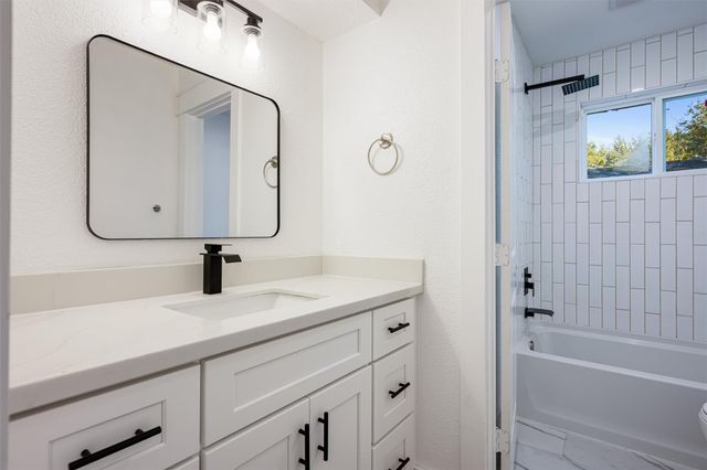 402 W Castle Harbour Drive, Friendswood, TX 77546