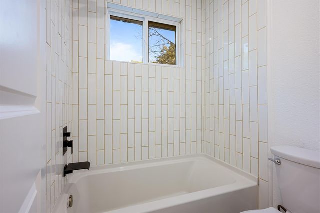 402 W Castle Harbour Drive, Friendswood, TX 77546