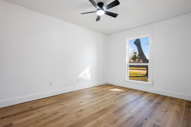 402 W Castle Harbour Drive, Friendswood, TX 77546