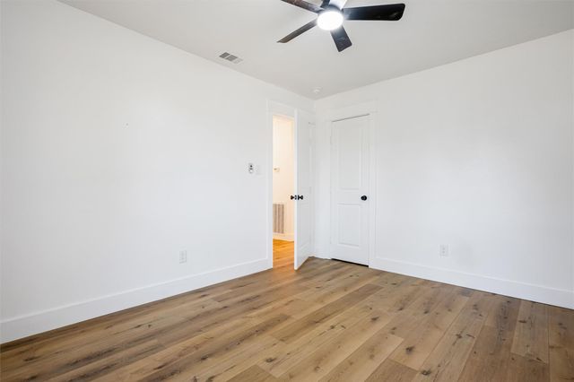 402 W Castle Harbour Drive, Friendswood, TX 77546