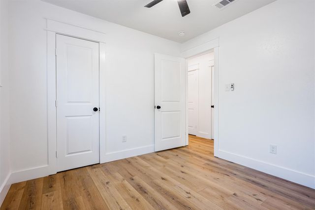 402 W Castle Harbour Drive, Friendswood, TX 77546