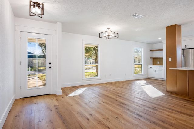 402 W Castle Harbour Drive, Friendswood, TX 77546