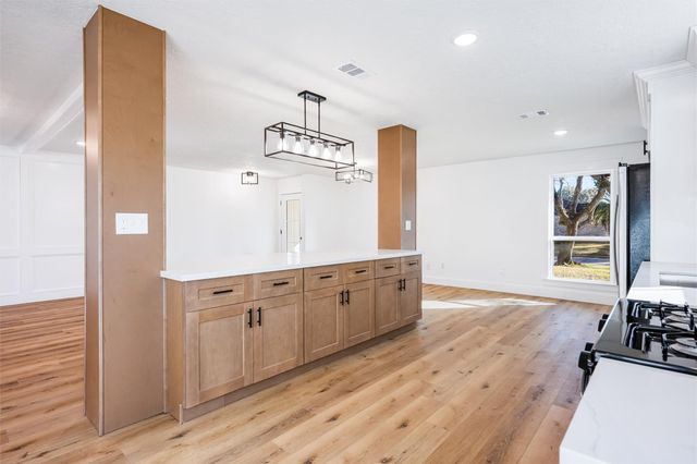 402 W Castle Harbour Drive, Friendswood, TX 77546