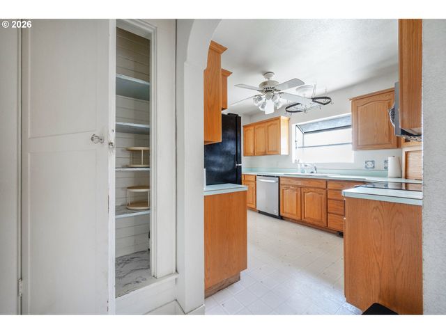 1235 WASHINGTON St Sw, Albany, OR 97321