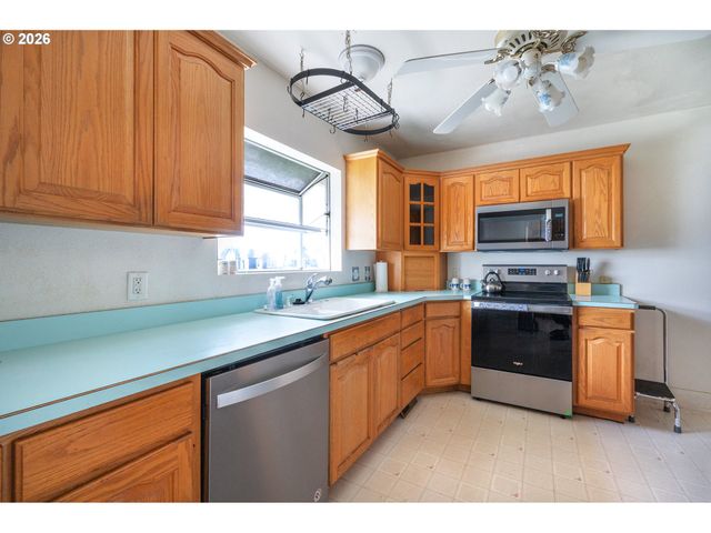 1235 WASHINGTON St Sw, Albany, OR 97321