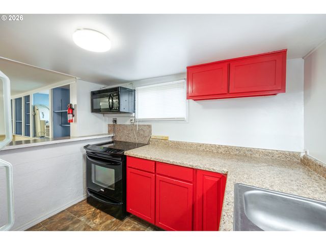 1235 WASHINGTON St Sw, Albany, OR 97321