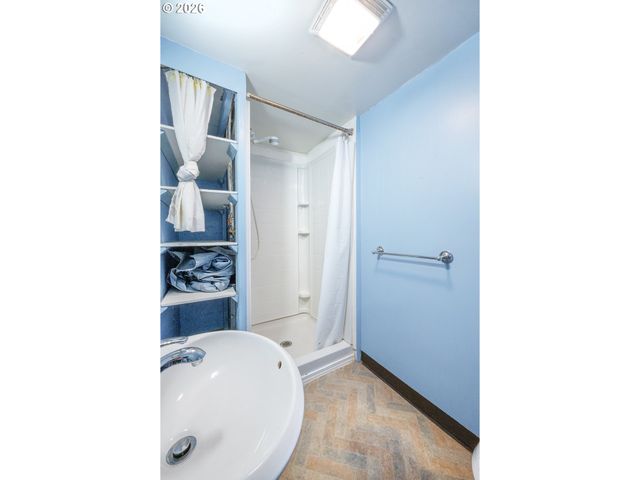 1235 WASHINGTON St Sw, Albany, OR 97321