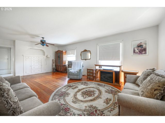 1235 WASHINGTON St Sw, Albany, OR 97321