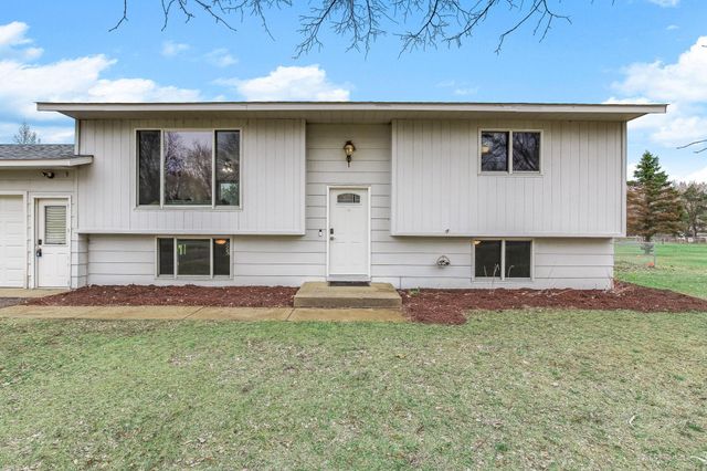 8662 Darlington Avenue NE, Monticello, MN 55362