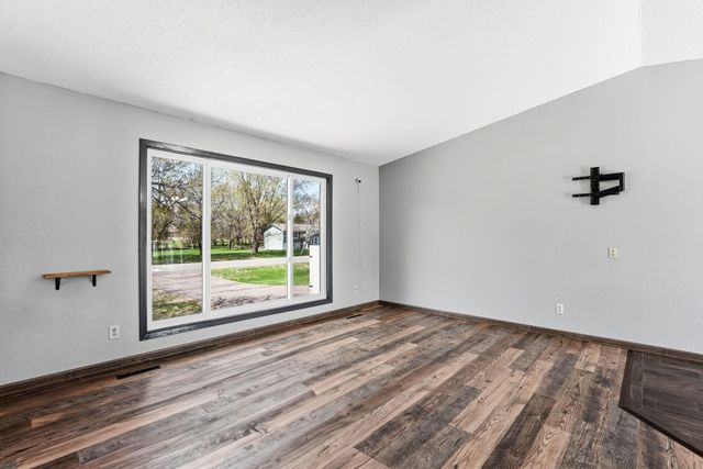 8662 Darlington Avenue NE, Monticello, MN 55362