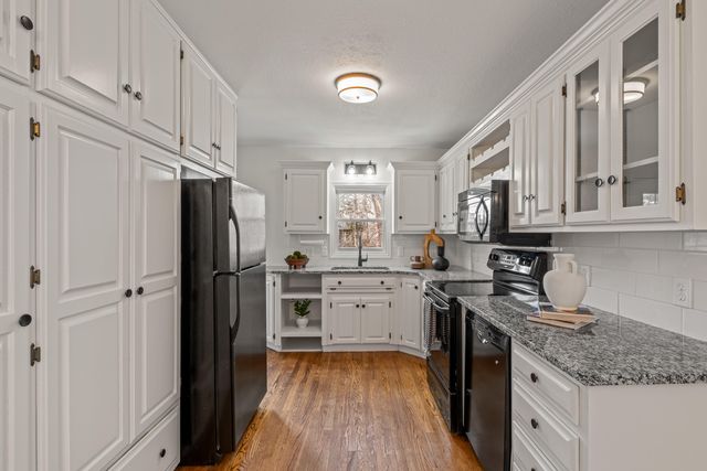 855 OAK PARK Road, Council Bluffs, IA 51503