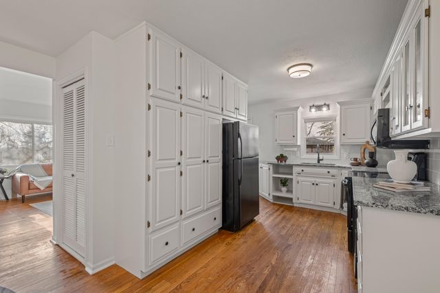 855 OAK PARK Road, Council Bluffs, IA 51503