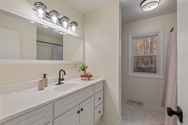 855 OAK PARK Road, Council Bluffs, IA 51503