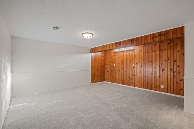 855 OAK PARK Road, Council Bluffs, IA 51503