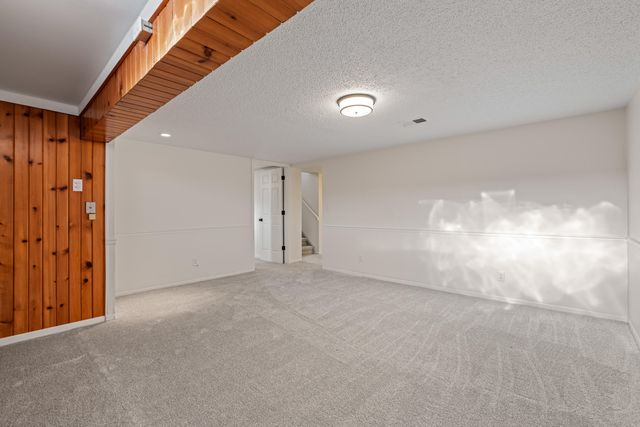 855 OAK PARK Road, Council Bluffs, IA 51503