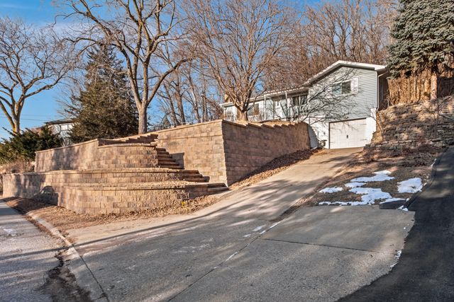 855 OAK PARK Road, Council Bluffs, IA 51503