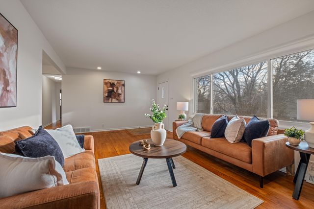 855 OAK PARK Road, Council Bluffs, IA 51503