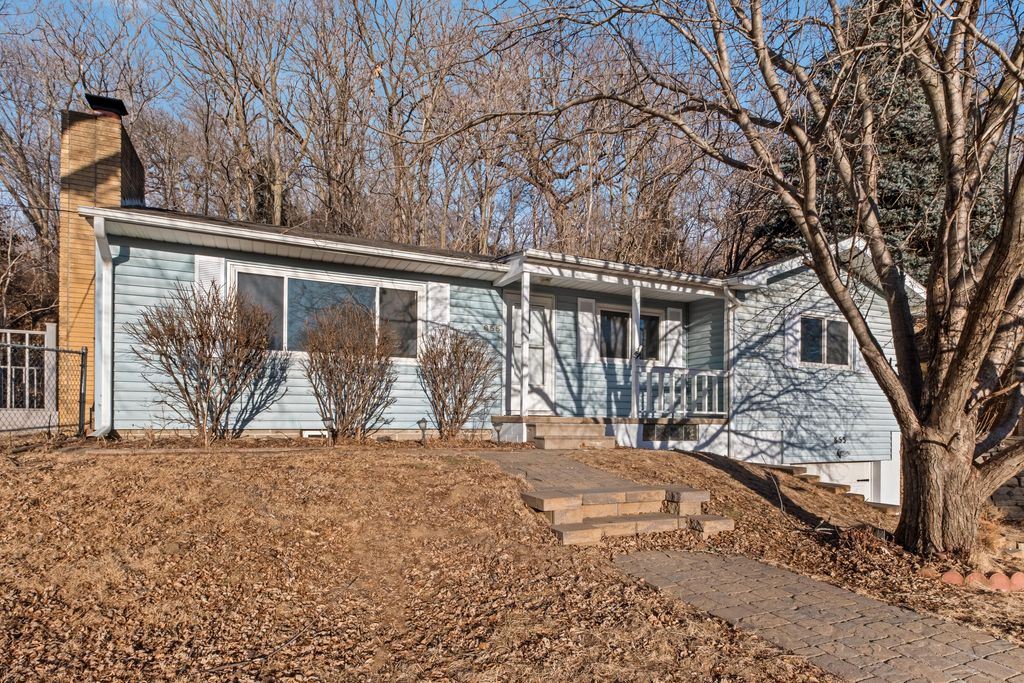 855 OAK PARK Road, Council Bluffs, IA 51503