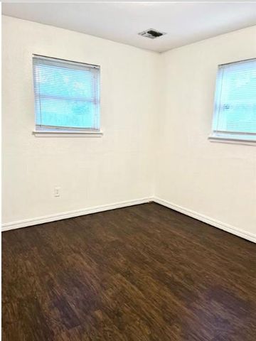 1104 N Gale Avenue, Moore, OK 73160