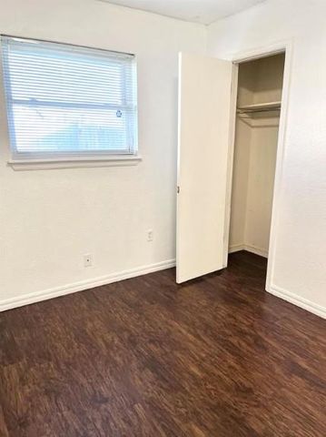 1104 N Gale Avenue, Moore, OK 73160
