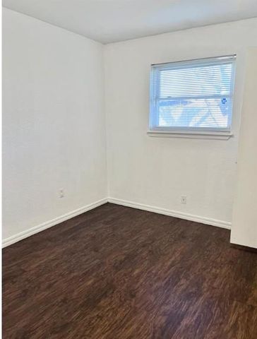 1104 N Gale Avenue, Moore, OK 73160